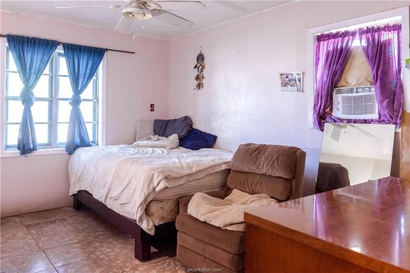 1009 W 18th St, Bryan, TX 77803